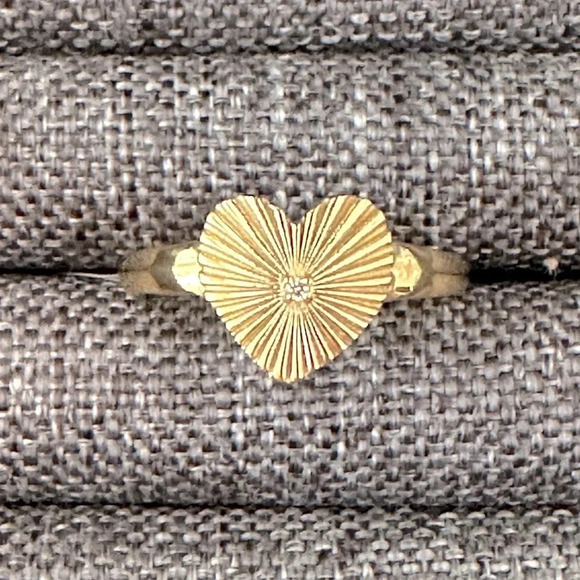 Boutique Jewelry - Sunburst Heart Shaped CZ 18K Gold PVD Stainless Steel Ring Waterproof Sun